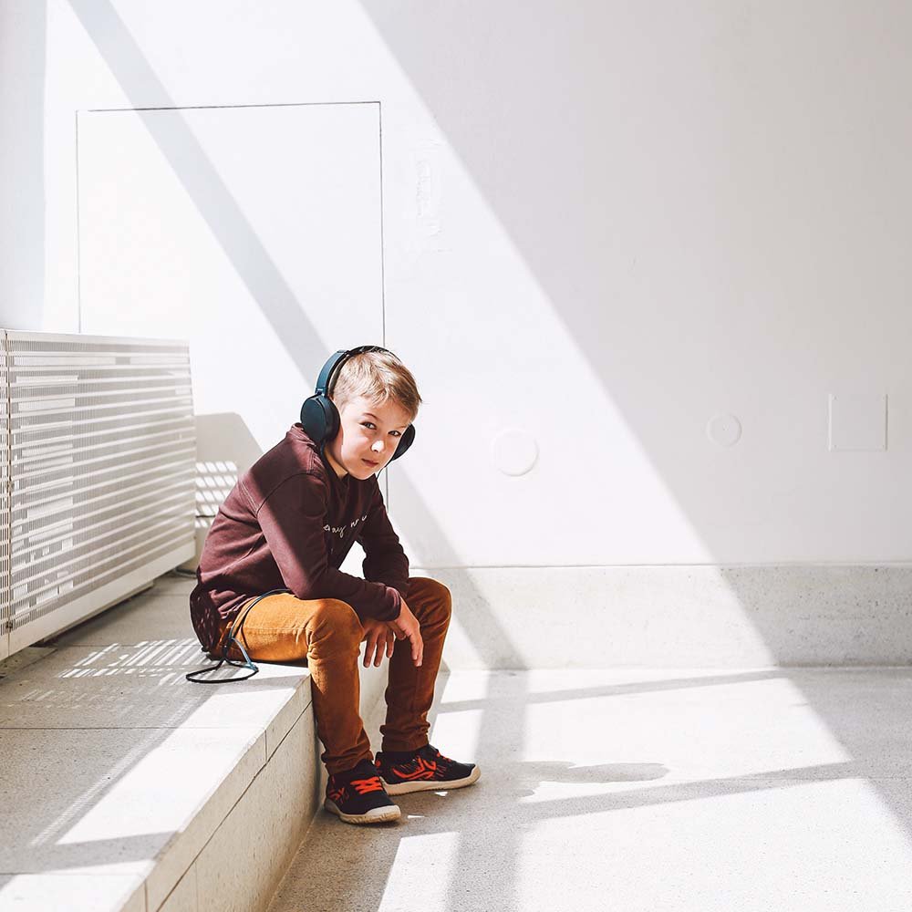 Music listening U9HC7H2.jpg