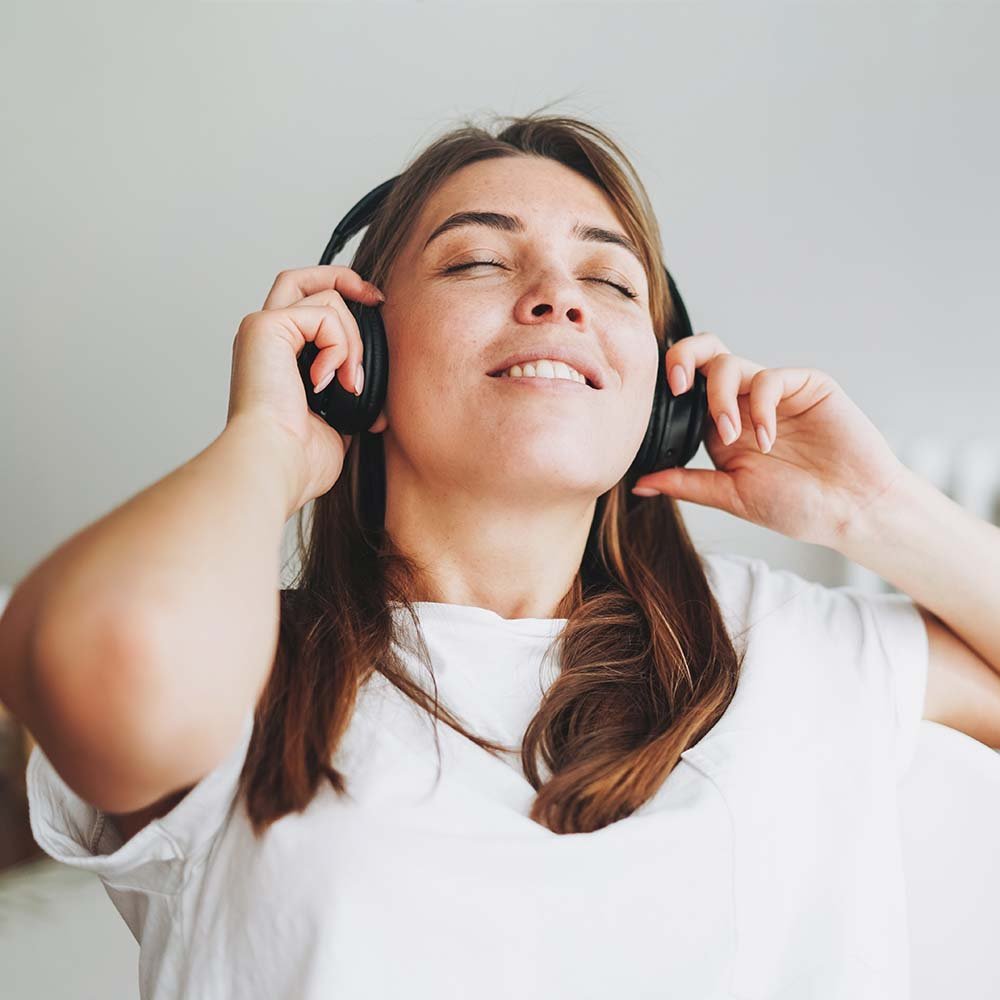Portrait of smiling young woman brown hair and gre 67FHQSF.jpg